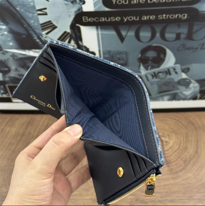 2025228Y 220P182144421